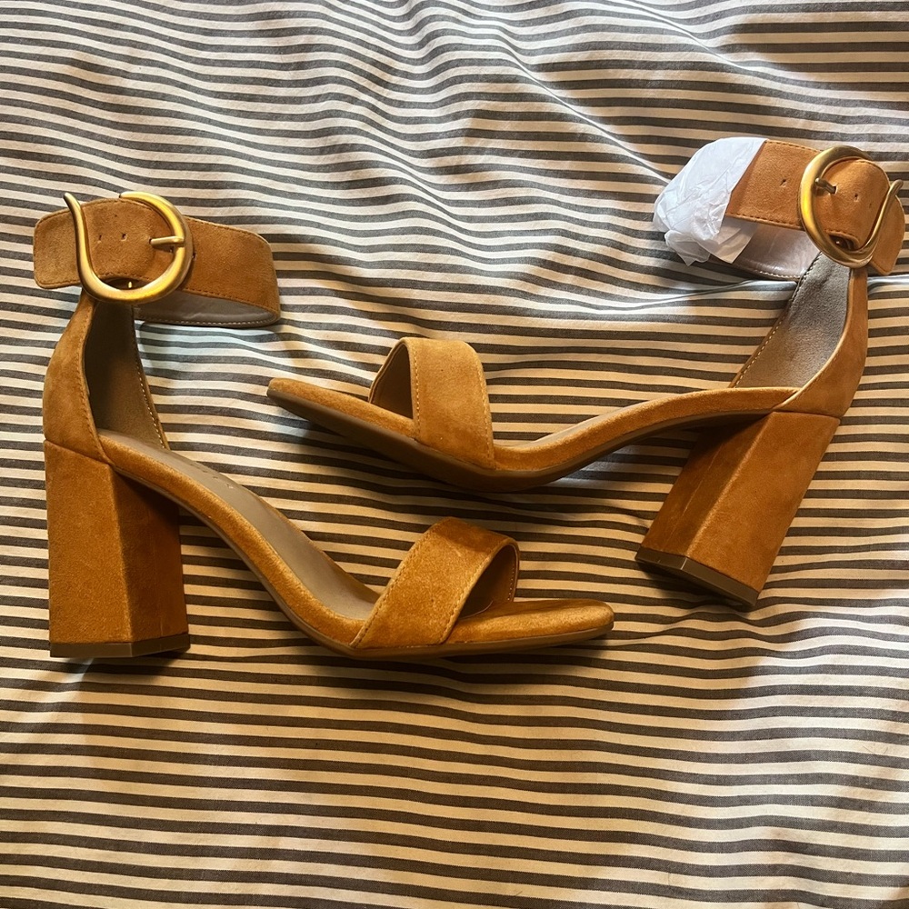 Dr. Schools comfy heel- Never Worn